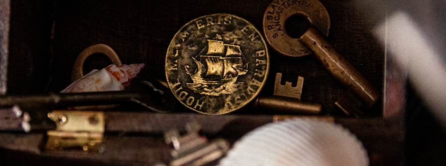 Pièce d'or frappée d'un bateau trois mâts