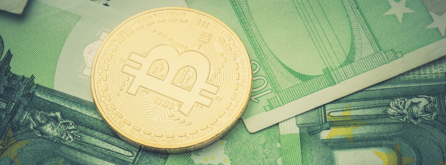 Or ou bitcoin pour investir ? Pièce bitcoin en or sur billets